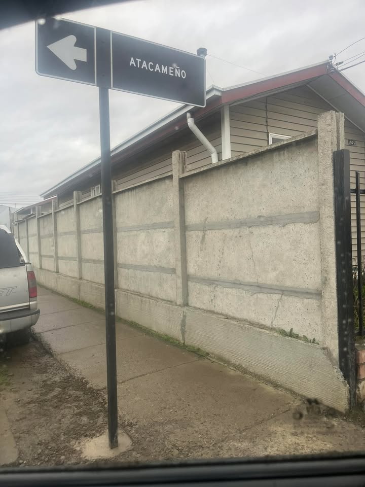 Evidencia de Sin letrero de nombre en calle Atacameño esquina Kawésqar