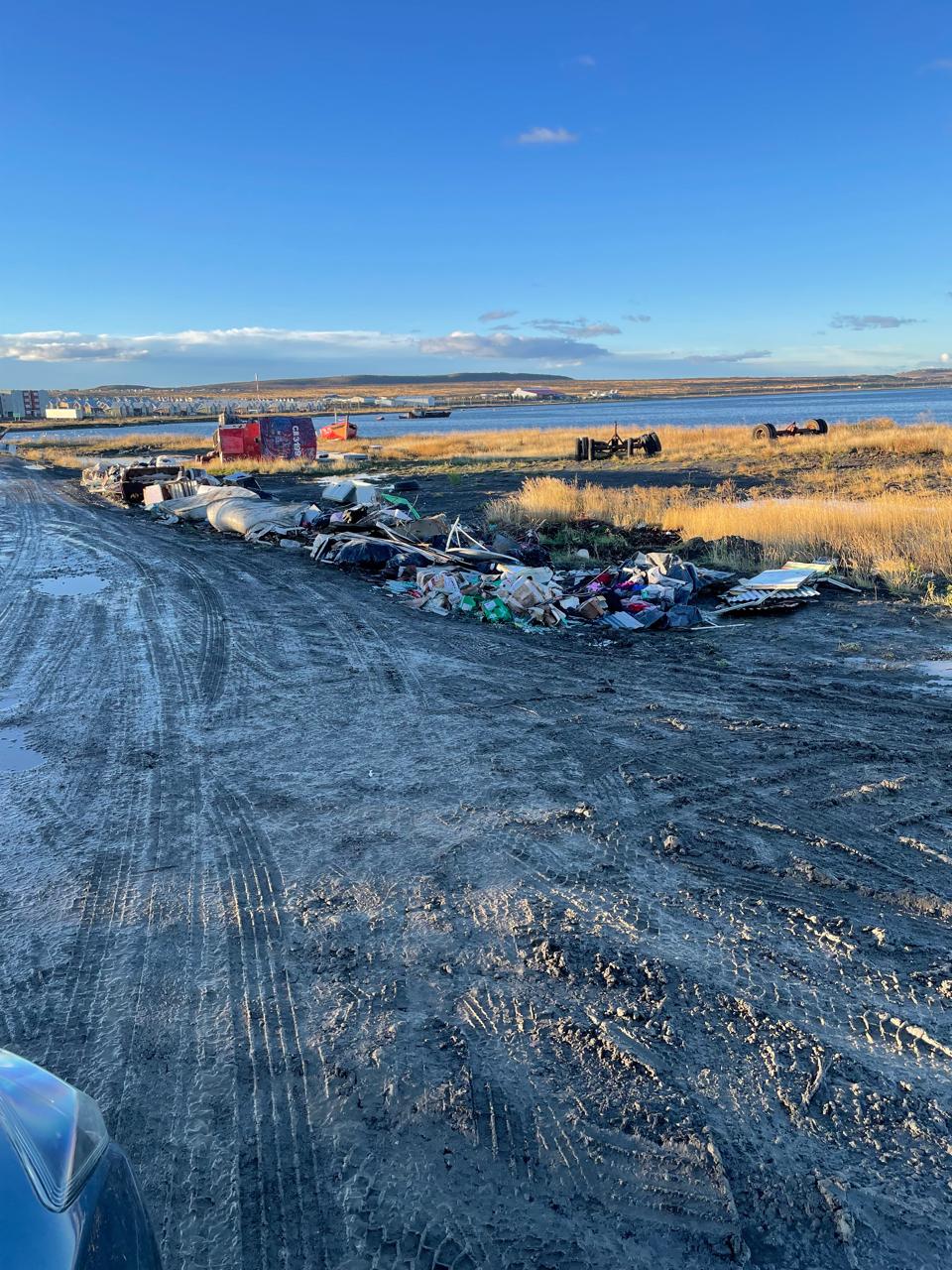 Evidencia de Microbasural sector Avenida Pedro Montt, cercano al muelle de pescadores