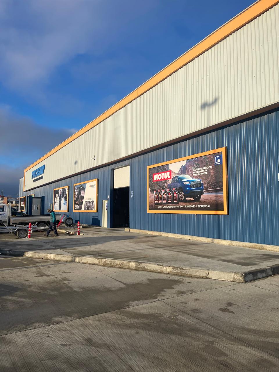 Evidencia de Nueva sucursal Recasur — inversión en la entrada de Puerto Natales